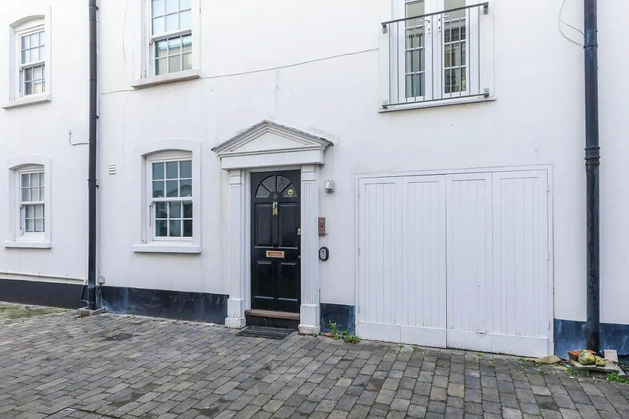 Pebble Mews House - By My Getaways - Parking For One Small Car Brighton 0*,  United Kingdom